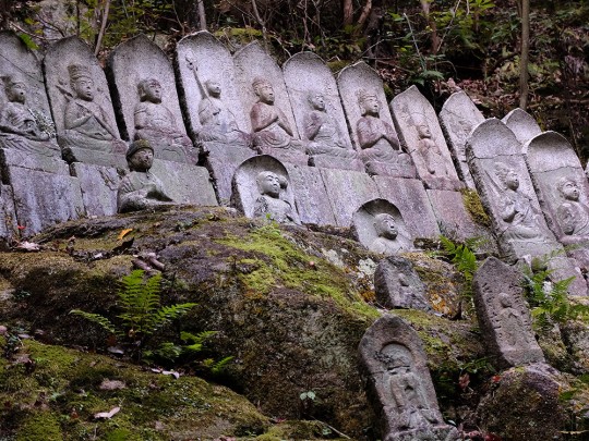 Statues bouddhistes à Mitaki