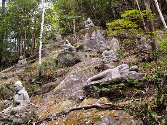Statues bouddhistes à Mitaki
