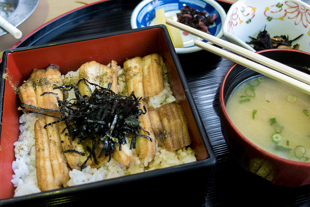 Anago-meshi (congre sur lit de riz), spécialité de Miyajima