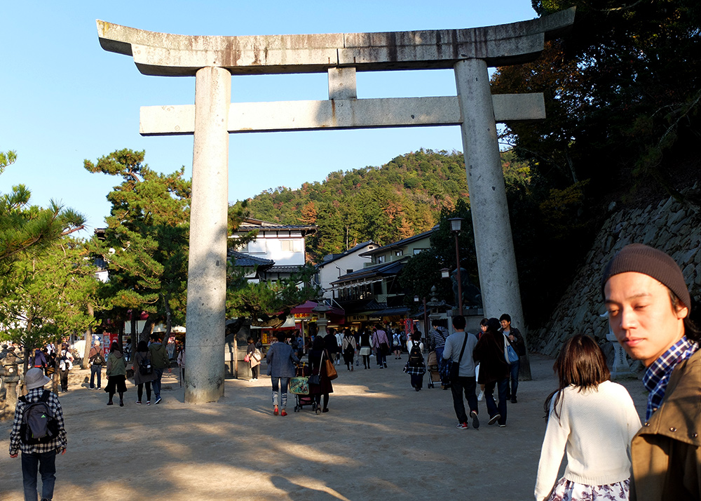 Miyajima, torii de pierre