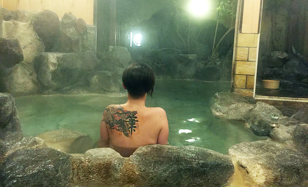 en train de bouillir dans le onsen