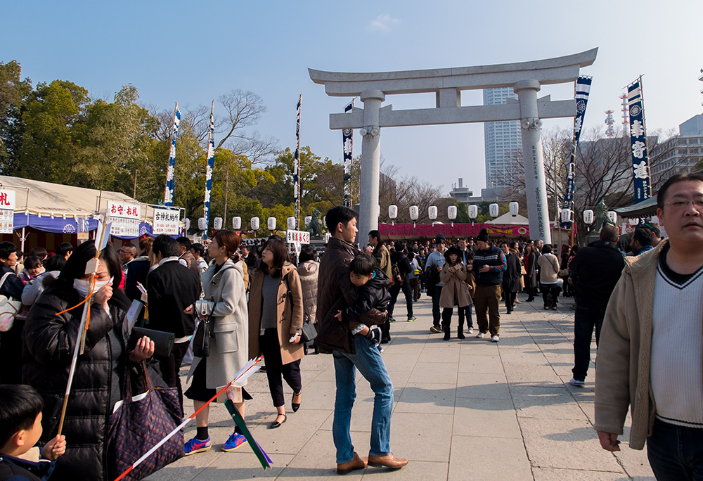 dans l'enceinte du sanctuaire Gokoku-jinja, Hiroshima pour le nouvel an Japon