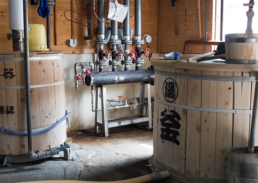 à l'intérieur de la brasserie de saké Miwa Sakura, Hiroshima