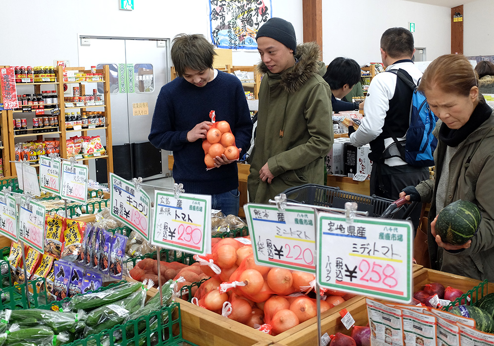 marché sur une aire d'autoroute au Japon