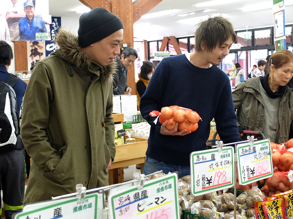 marché sur une aire d'autoroute au Japon