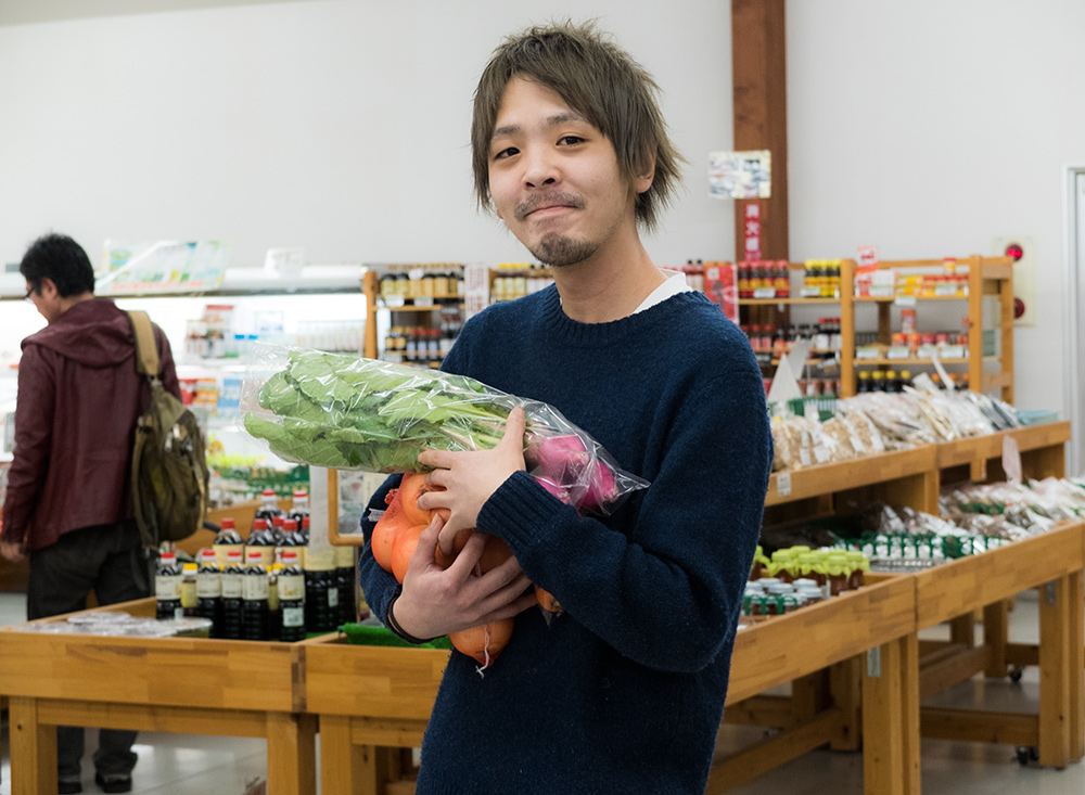 Yubai-chan, tout fier avec ses navets et ses oignons