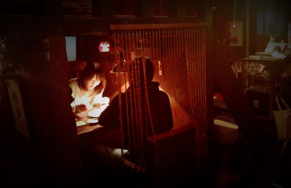 Organ-za, le restau-café-concert d'Izumi, inspiré des années 30, Hiroshima