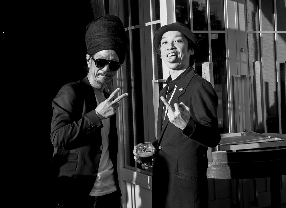 portraits de gens d'Hiroshima : Le chanteur et le batteur du groupe de hardcore Ace in The Hole, Hiroshima, Japon