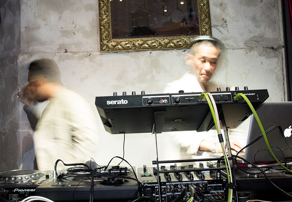SleepyeEye aux platines de Guernica, Hiroshima, dj japonais