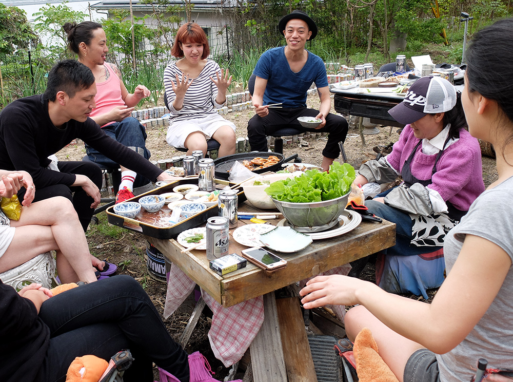 barbecue dan sun jardin sur l'île de Kanawajima, Japon