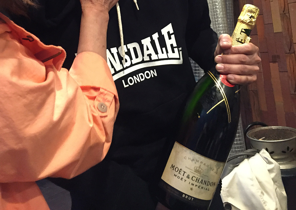 magnum de champagne à ChoiCHoiYa, Hiroshima