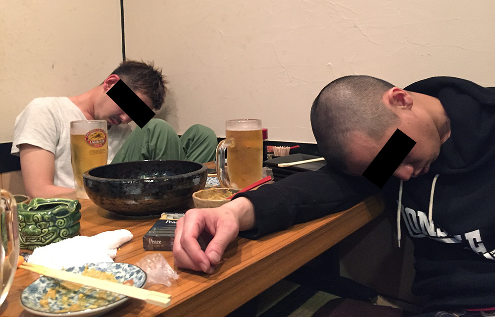 restaurant de oden et Japonais qui dorment