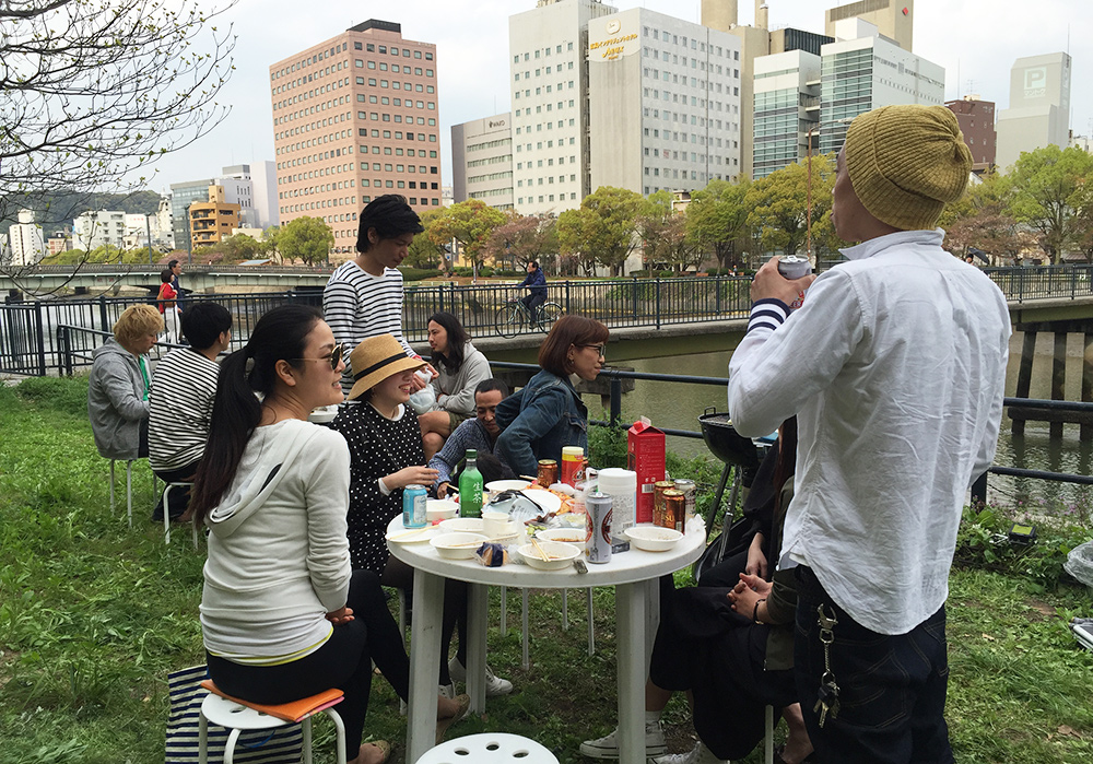 barbecue en bord de rivière à Hiroshima