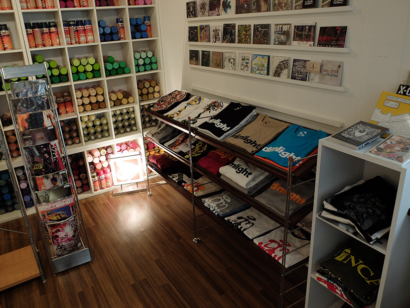 Intérieur du magasin de Suiko, Dimlight Hiroshima