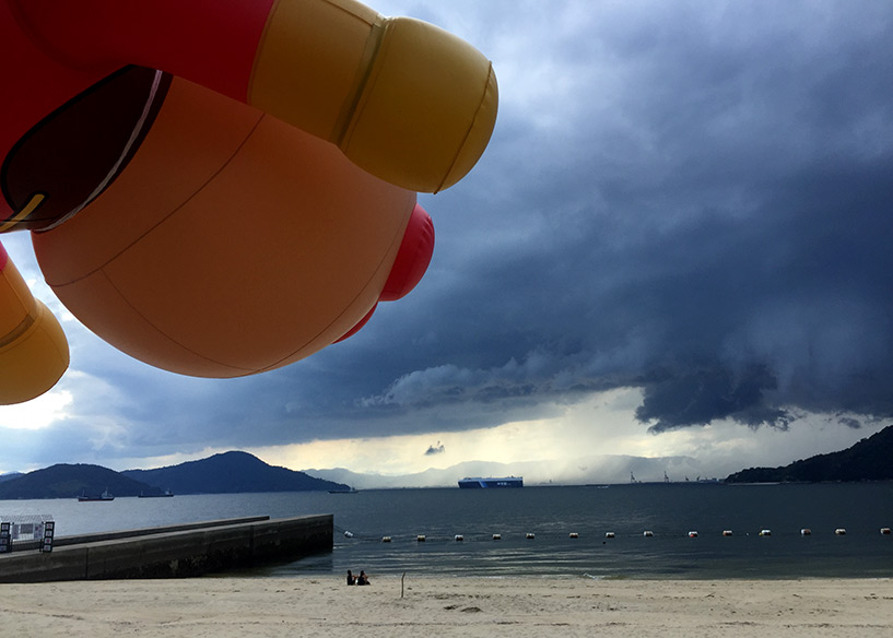 Ampanman sur la plage Hiroshima