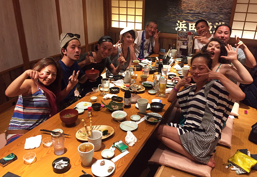 grande tablée à Hamada Japon