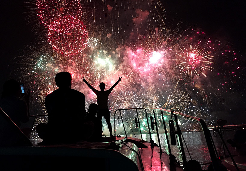 feux d'artifice d'Ujina 2016 en pleine mer Hiroshima