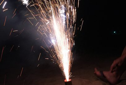 feux d'artifice sur la plage Japon