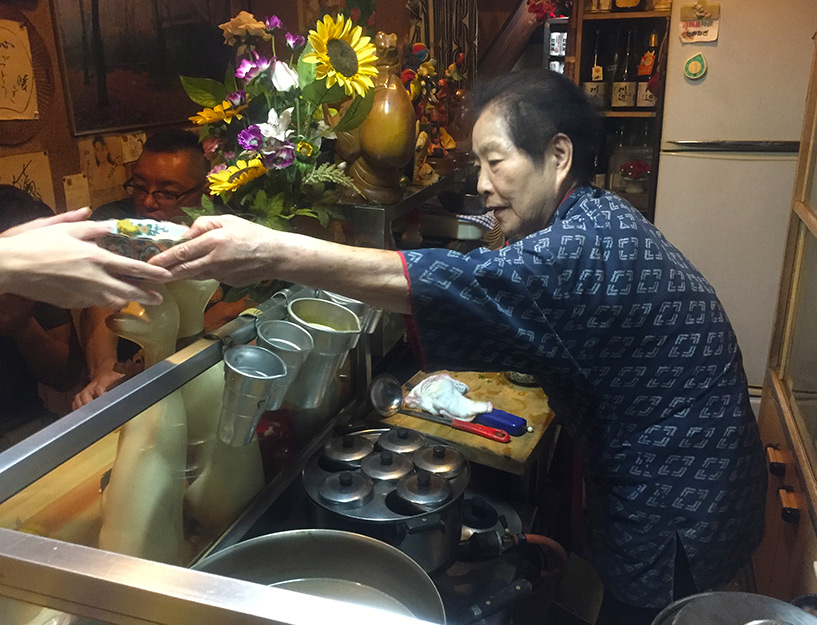 La mamie du restaurant Kazu