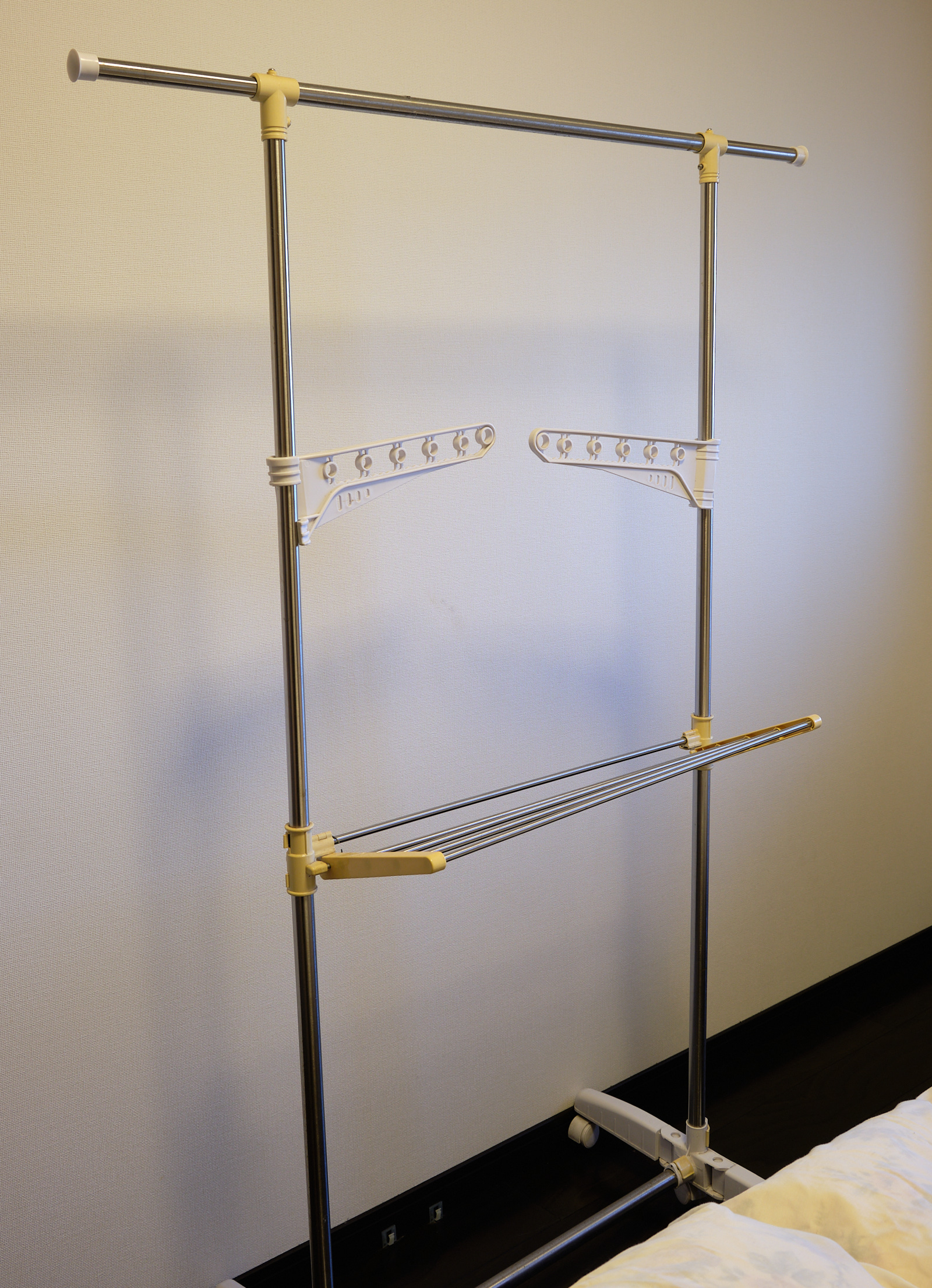 Clothes drying rack