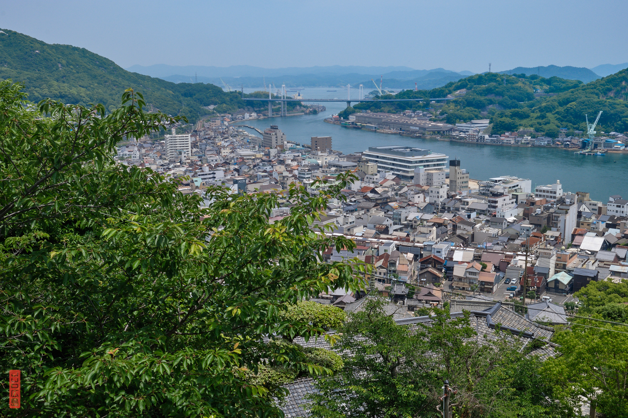 Vue sur Onomichi et le pont