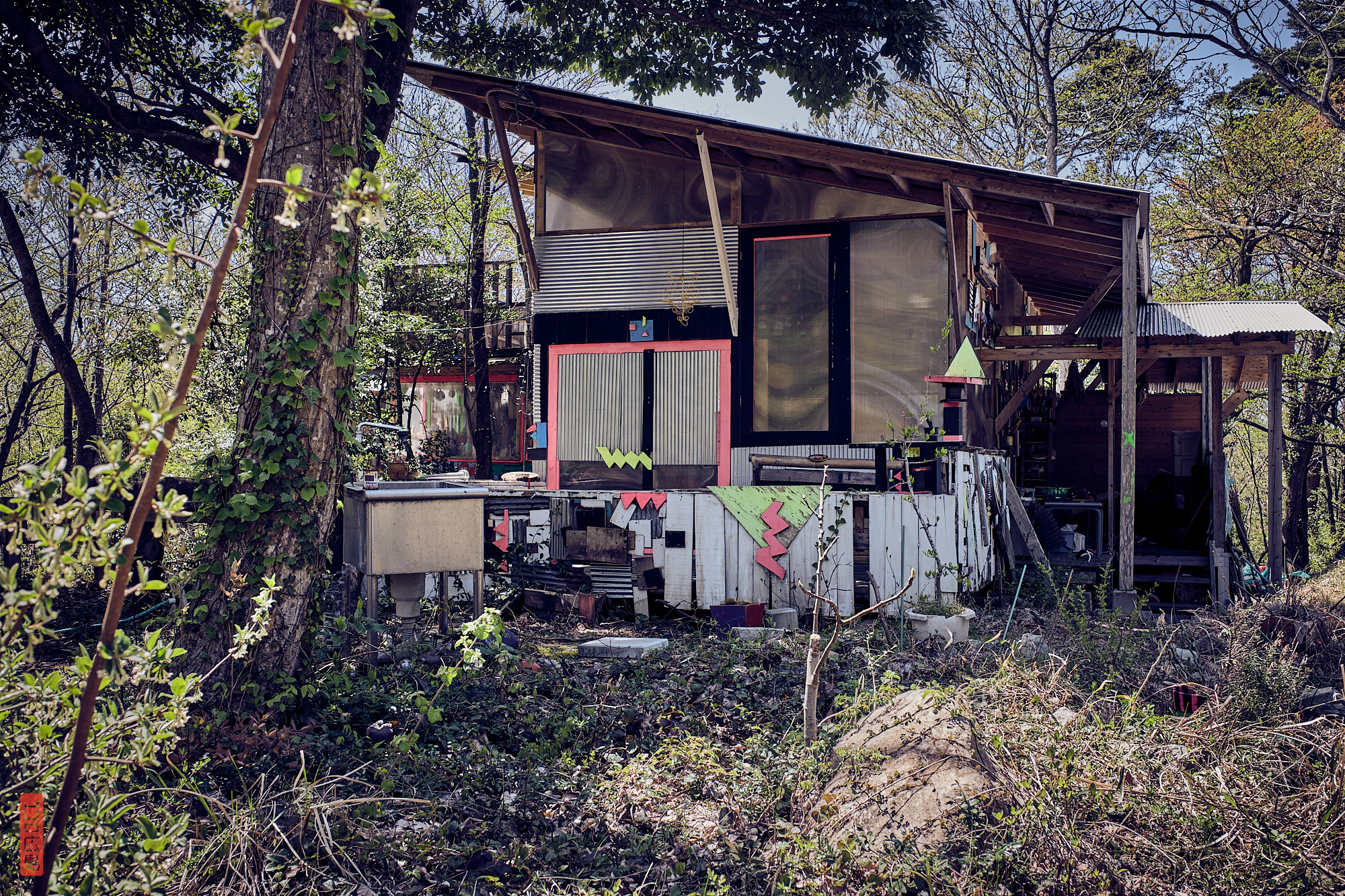 une cabane dans la forêt au Japon